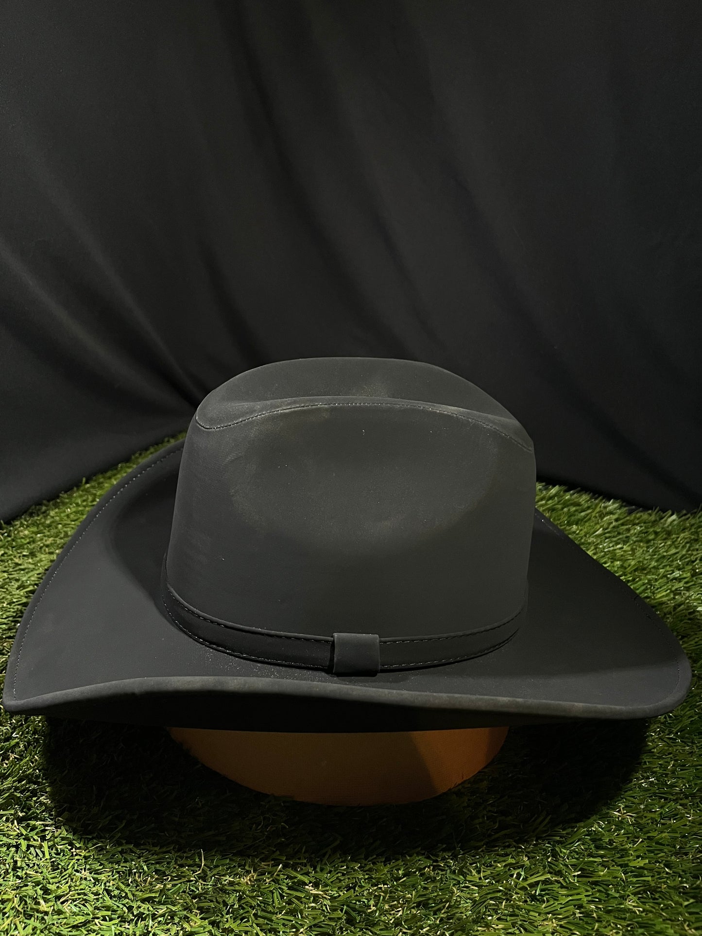 Black “Classic Modern Cowboy” Hat – Premium Quality, Bold Modern Western Fit