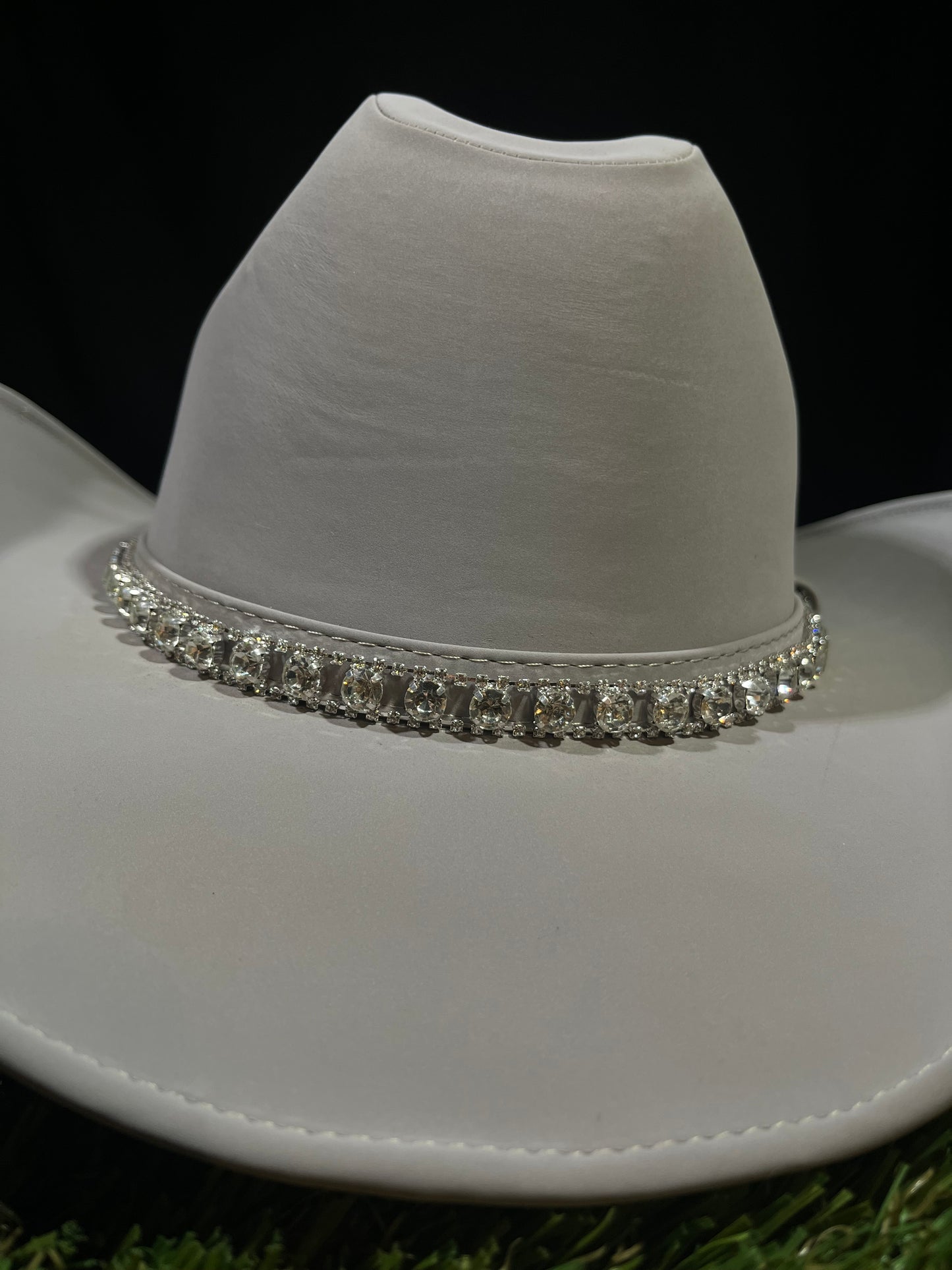 Classic Ivory White Diamond Felt Hat