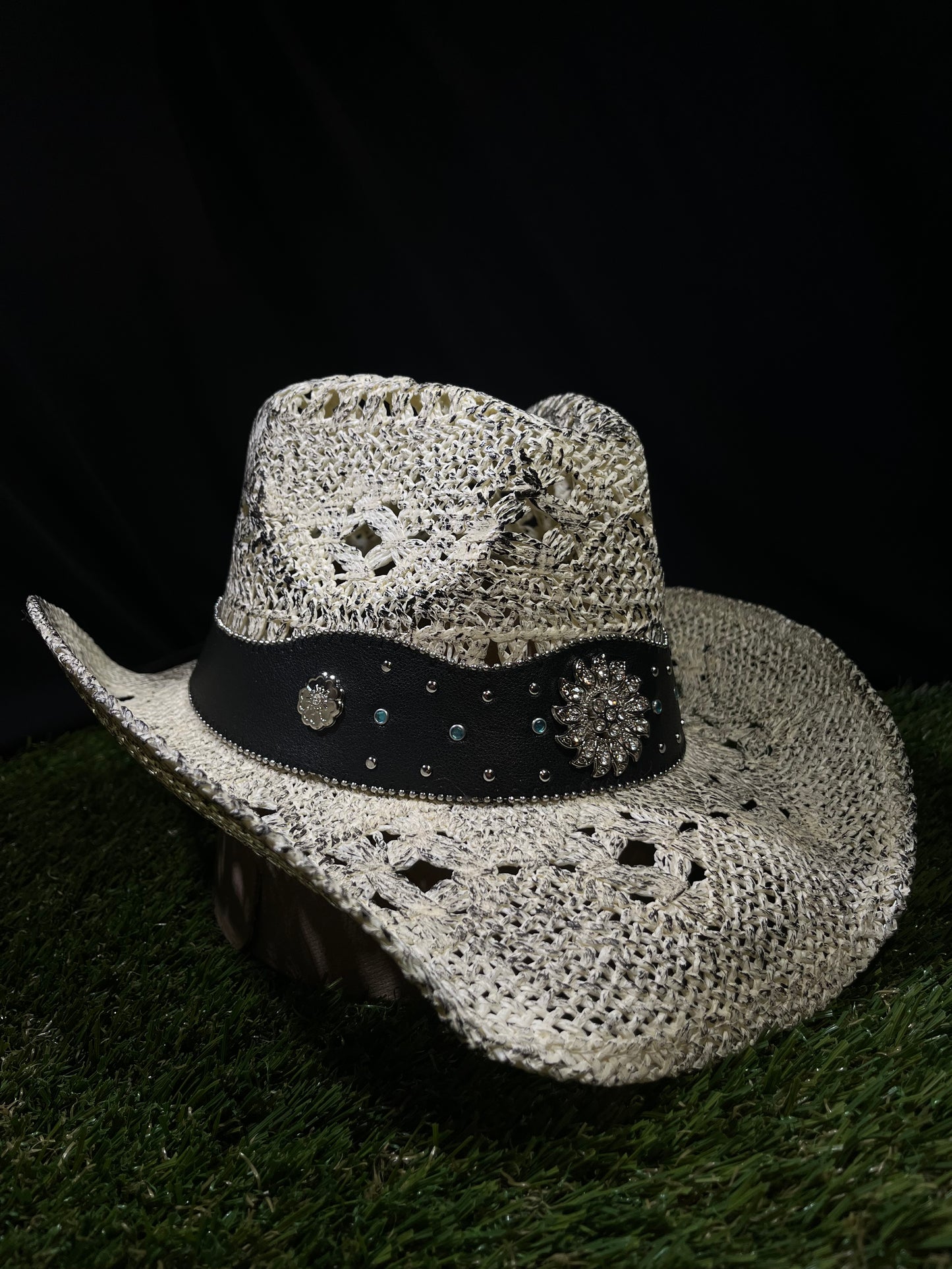 White Distressed Straw Cowboy/Cowgirl Hat with Crystal Concho Band – Western Ventilated Style | Correa Hats
