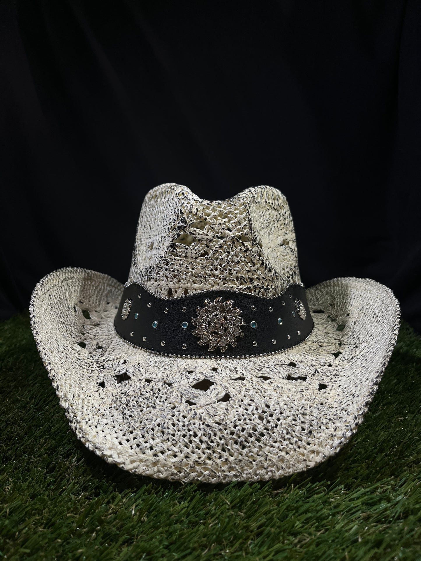 White Distressed Straw Cowboy/Cowgirl Hat with Crystal Concho Band – Western Ventilated Style | Correa Hats