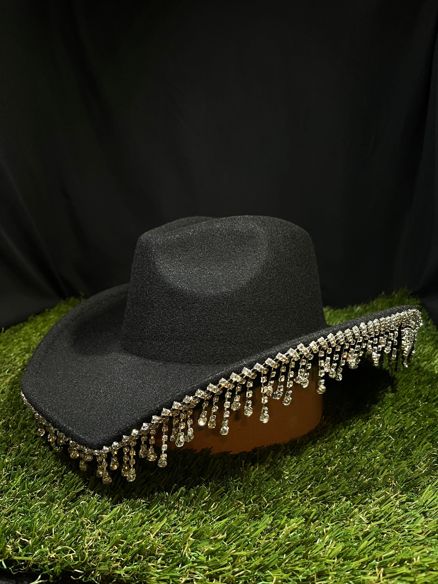 Classic Chandelier Black Hat