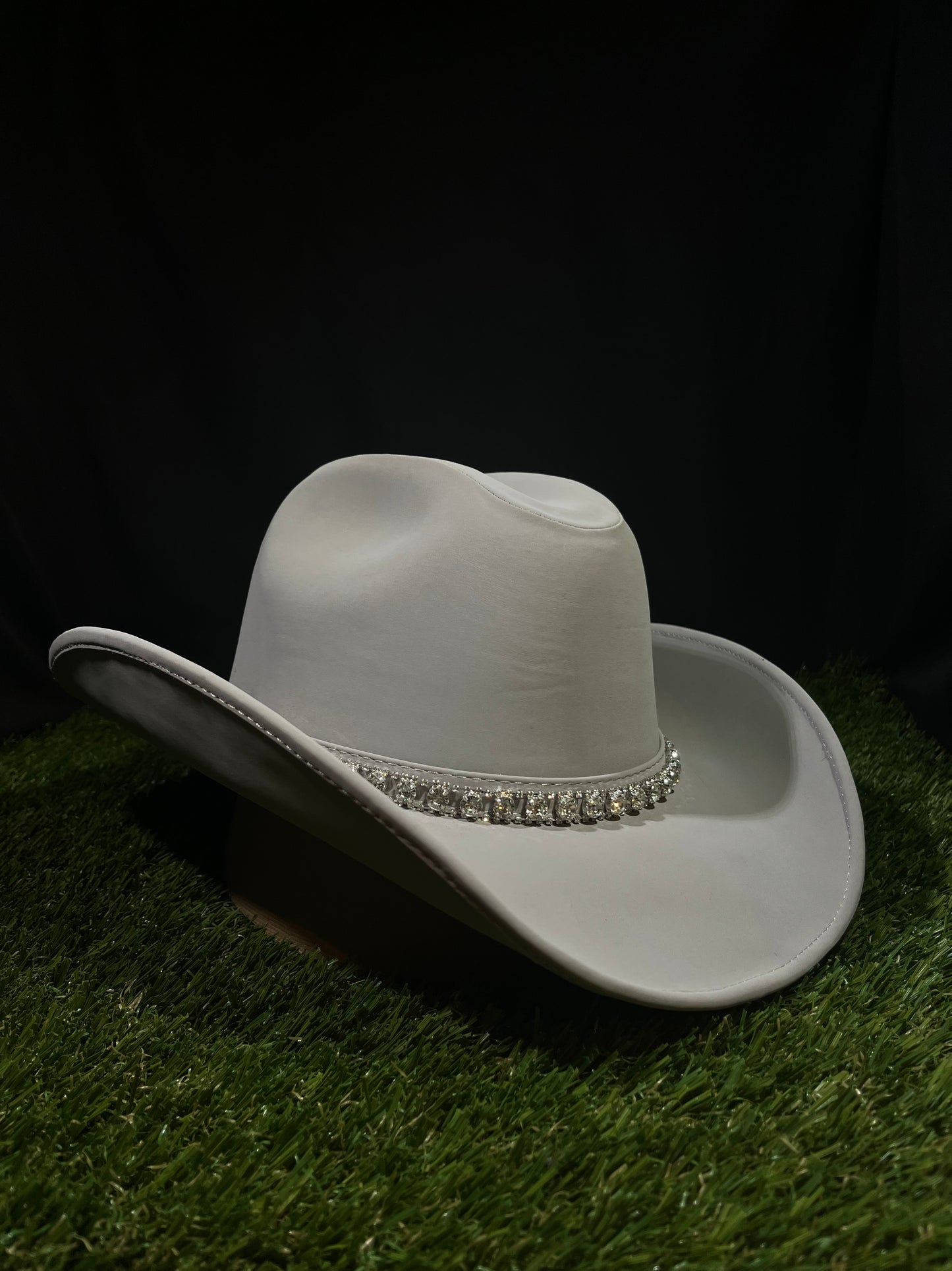 Classic Ivory White Diamond Felt Hat