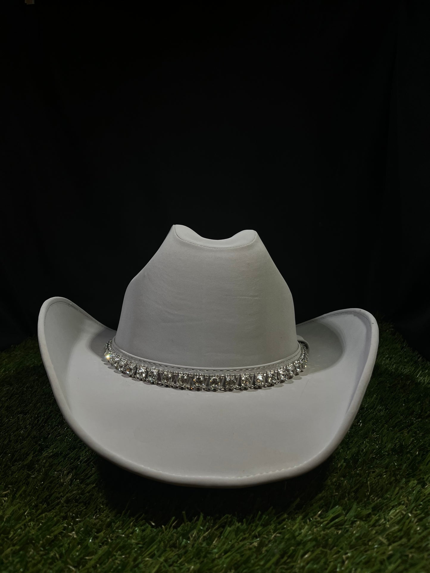 Classic Ivory White Diamond Felt Hat