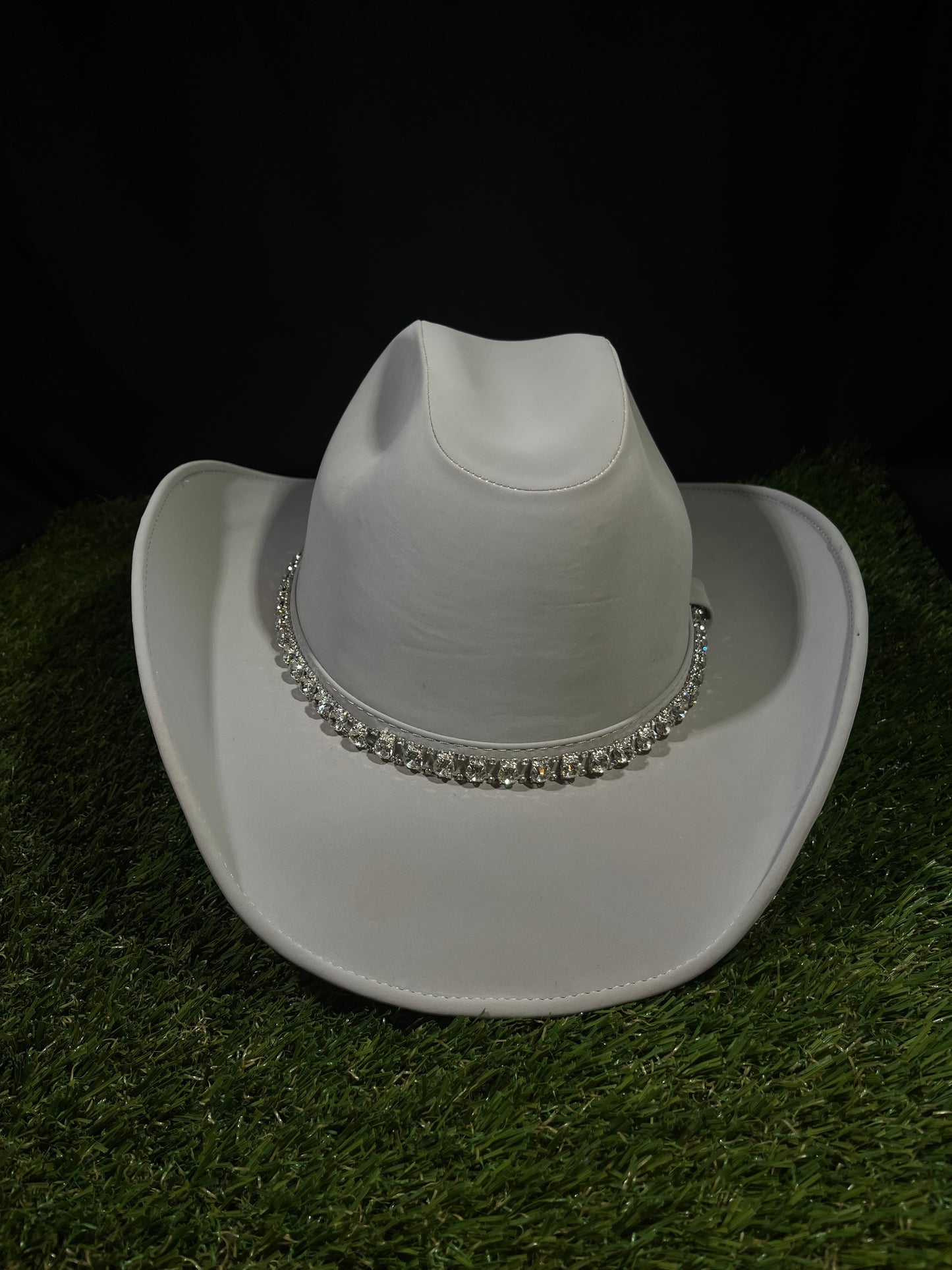 Classic Ivory White Diamond Felt Hat