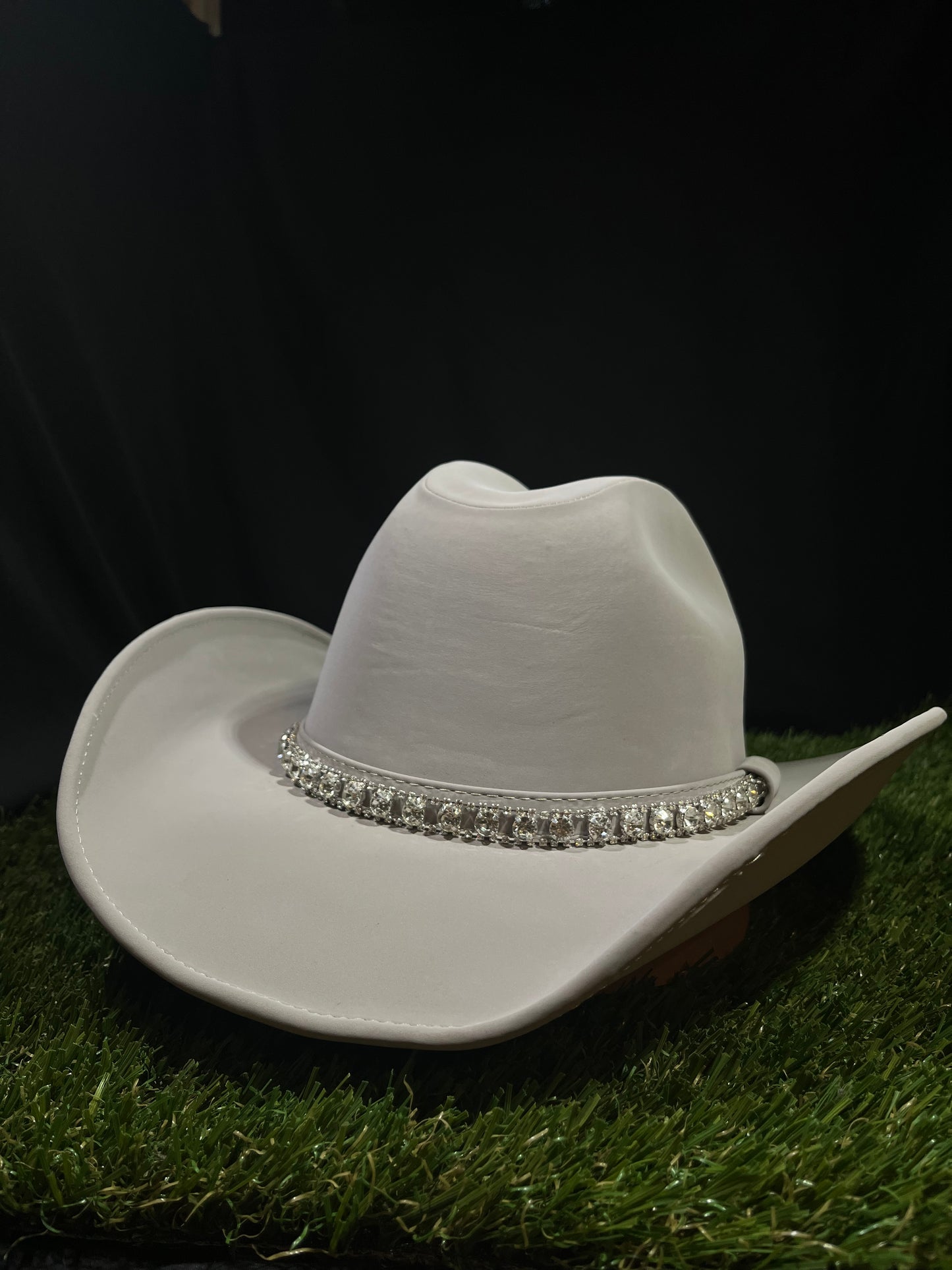 Classic Ivory White Diamond Felt Hat