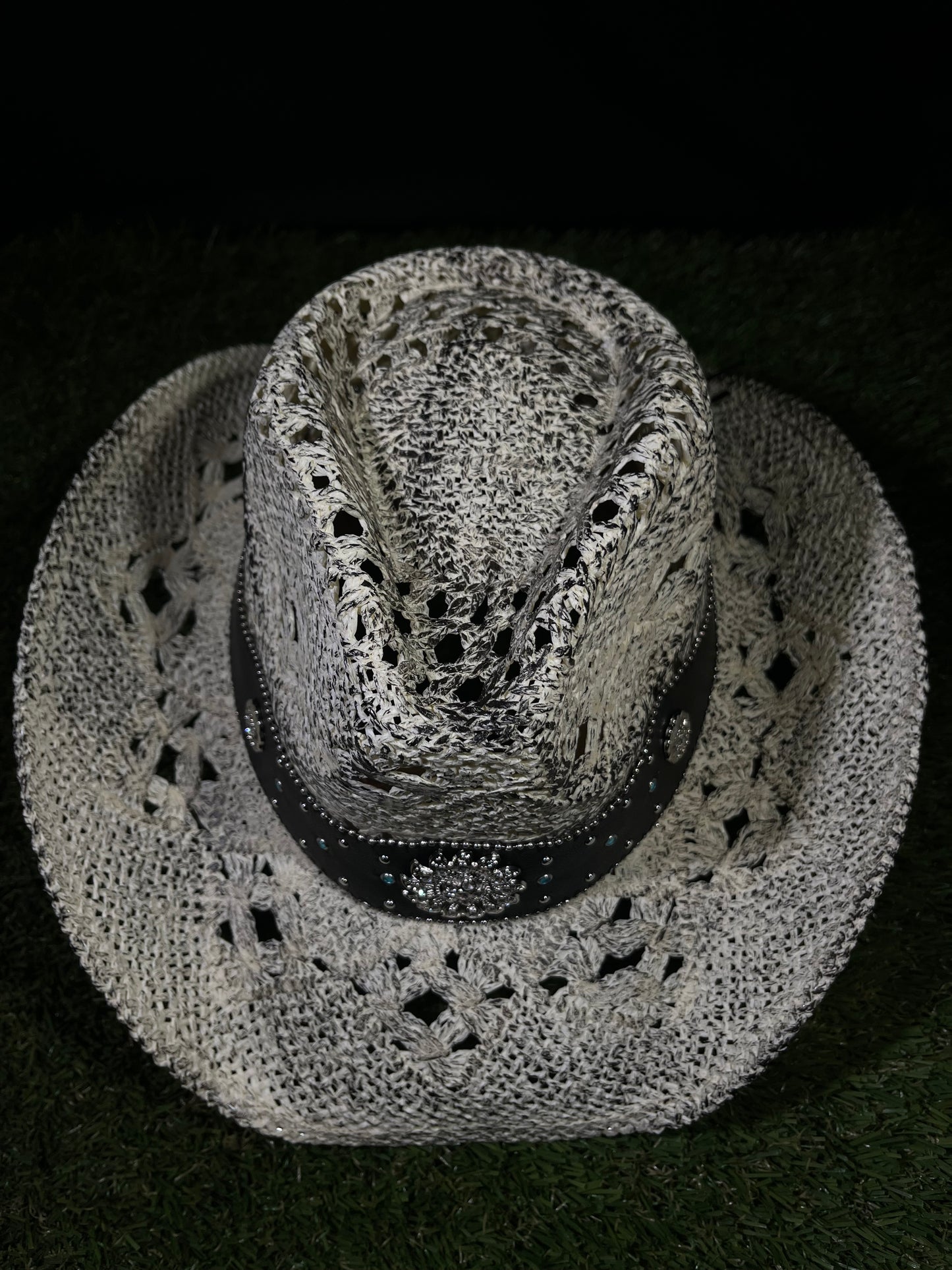 White Distressed Straw Cowboy/Cowgirl Hat with Crystal Concho Band – Western Ventilated Style | Correa Hats