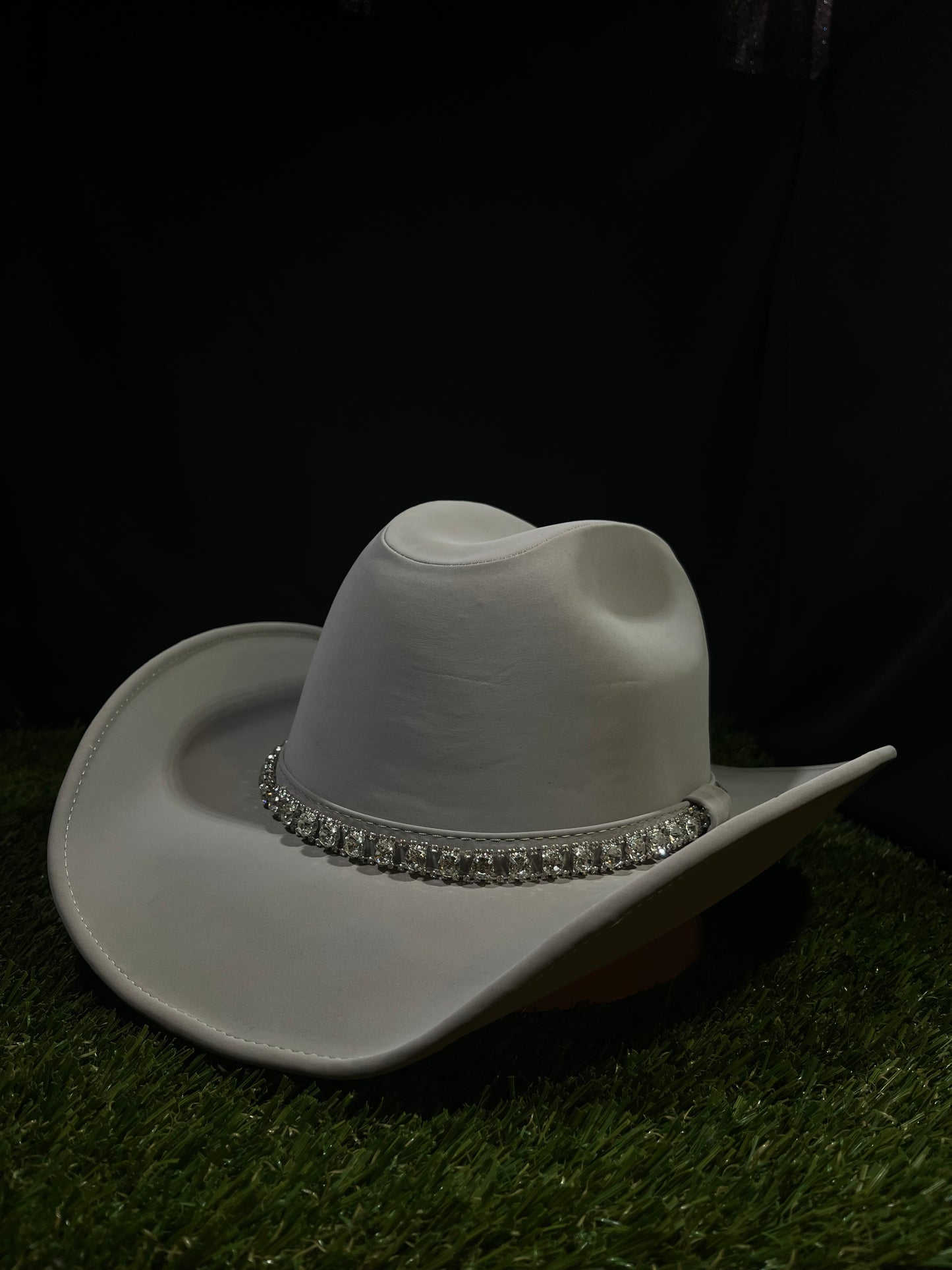 Classic Ivory White Diamond Felt Hat